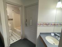 Standard Room Bath & Vanity