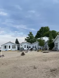 Beachfront cabin 8