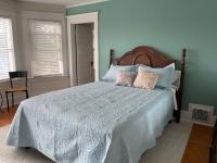 Bay Laurel Room Bed